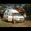 Das erste Wohnmobil, das wir in Asien sahen (eine Münchnerin und ein Franzose auf dem Weg nach Kambodscha)